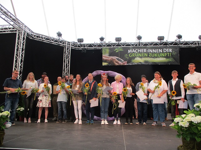 Fachkräfte, die dringend gebraucht werden: Frischgebackene Gärtner*innen und Floristinnen aus dem Oldenburger Land und Ostfriesland bekommen Prüfungszeugnisse überreicht